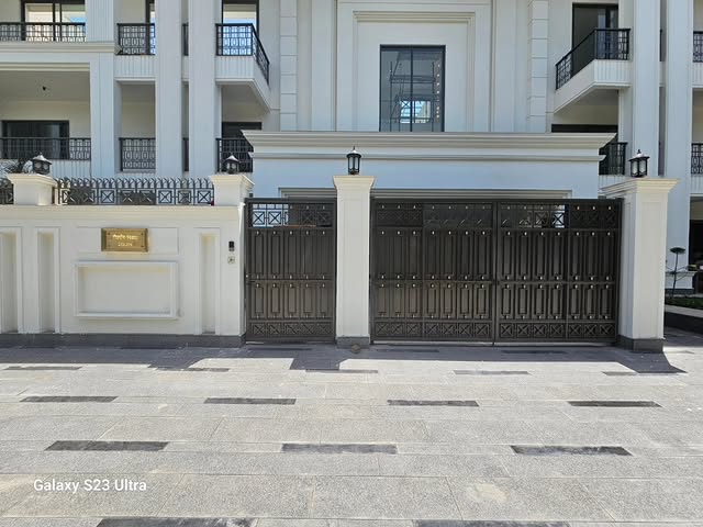Luxury main gate design for villa