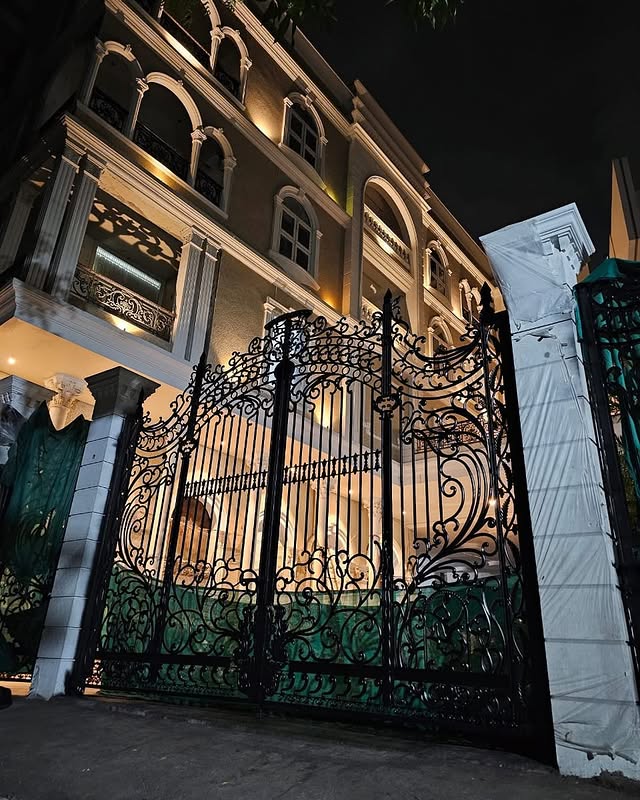 Classical Main Gate Design for House in Hyderabad