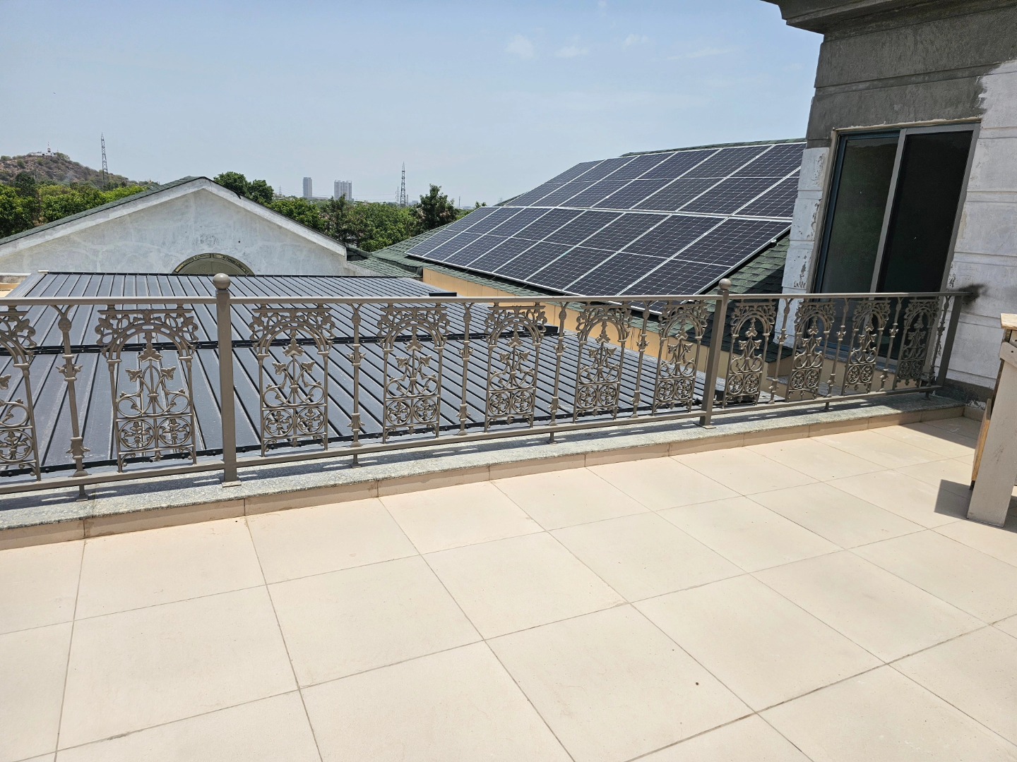 Modern iron railing installation